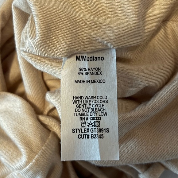 ⚡️2 for 20$!⚡️Open Back Crop Top - Picture 5 of 5